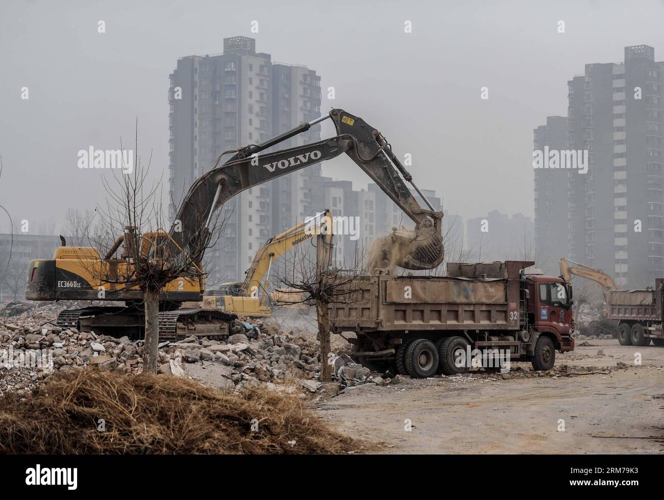 (140220) -- BEIJING, Feb. 20, 2014 (Xinhua) -- An excavator works on ruins of illegal houses demolished in Zhenggezhuang Village, Beiqijia Township of Changping District on the outskirt of Beijing, China, Feb. 20, 2014. Those illegal houses cover an area of 108.55 mu (about 7.24 hectares) , which will be used for tree planting after complete of demolition. (Xinhua/Luo Xiaoguang) (hdt) CHINA-BEIJING-CHANGPING-ILLEGAL HOUSES-DEMOLITION (CN) PUBLICATIONxNOTxINxCHN   Beijing Feb 20 2014 XINHUA to excavator Works ON Ruins of illegal Houses Demolished in  Village  Township of Chang Ping District ON Stock Photo