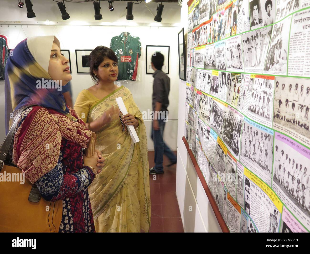 (140312) -- DHAKA, March 12, 2014 (Xinhua) -- People visit the cricket memorabilia exhibition during the Bangladesh Cricket Festival 2014 in Dhaka, Bangladesh, March 12, 2014. The three-day Bangladesh Cricket Festival 2014 started from March 10 ahead of the International Cricket Council (ICC) World Twenty 20 Championship in Bangladesh. (Xinhua/Shariful Islam) (SP) BANGLADESH-DHAKA-CRICKET FESTIVAL-EXHIBITION PUBLICATIONxNOTxINxCHN   Dhaka March 12 2014 XINHUA Celebrities Visit The Cricket Memorabilia Exhibition during The Bangladesh Cricket Festival 2014 in Dhaka Bangladesh March 12 2014 The T Stock Photo