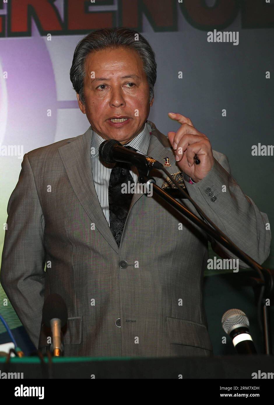 (140318) -- KUALA LUMPUR, March 18, 2014 (Xinhua) -- Malaysian Foreign Minister Anifah Aman speaks at a news conference in Kuala Lumpur, Malaysia, March 18, 2014. Aman said here Tuesday that his country had also sought help from almost all ASEAN leaders to reinforce air and surface assets in the current search and rescue operations for the missing MH370 flight. (Xinhua/Wang Shen) MALAYSIA-KUALA LUMPUR-MISSING FLIGHT-FM-ASEAN-HELP PUBLICATIONxNOTxINxCHN   Kuala Lumpur March 18 2014 XINHUA Malaysian Foreign Ministers Anifah AMAN Speaks AT a News Conference in Kuala Lumpur Malaysia March 18 2014 Stock Photo