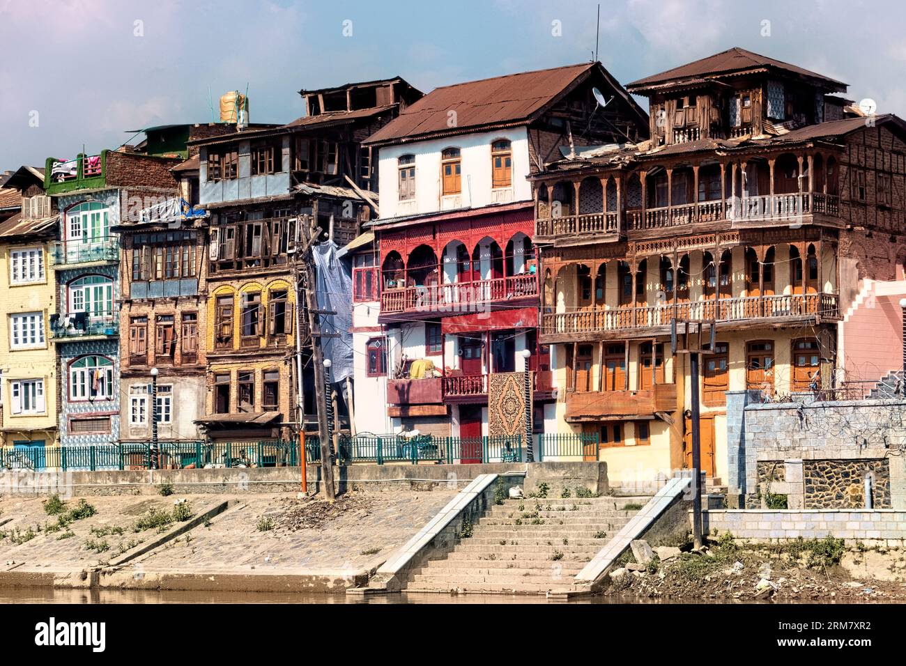 Crumbling old homes along the Jhelum River, Srinagar, Kashmir, India Stock Photo