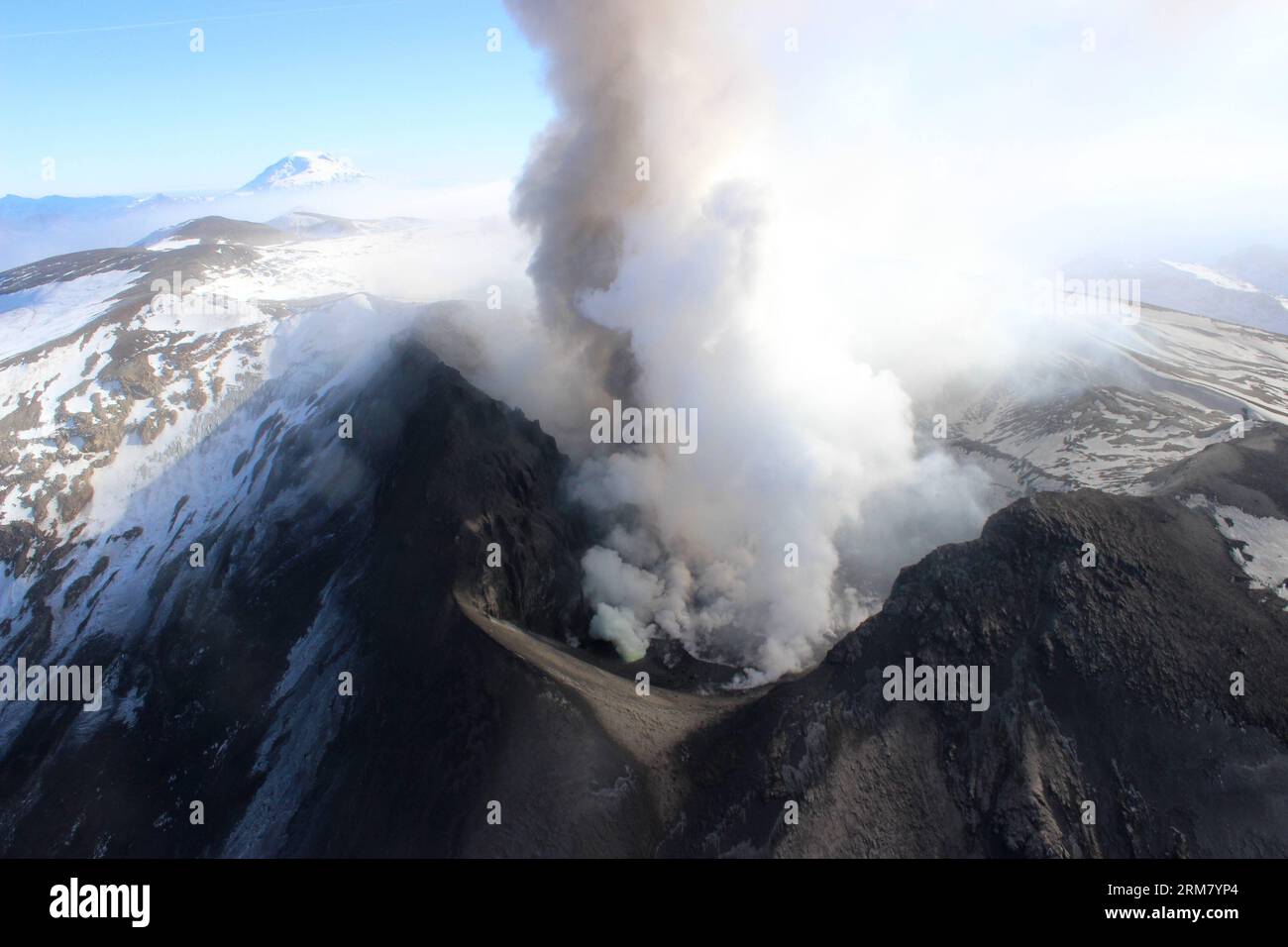 (140321) -- BIOBIO REGION, March 21, 2014 (Xinhua) -- Image taken on May 24, 2013, provided by Chile s National Service of Geology and Mining (SERNAGEOMIN) and Chile s National Emergency Office (ONEMI), shows Copahue volcano spewing ash in Biobio Region, Chile. The Copahue volcano with 3,000 meters high is located in the Andes mountain range. On Thursday the ONEMI decreed that the activity of the volcano is at Orange Level, which means that could erupt in a time not determined. Specifically the institution reported that the monitoring station installed in the area recorded an increase in volca Stock Photo