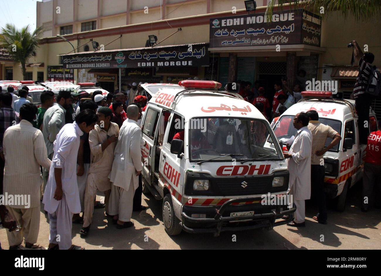 (140322) -- KARACHI, March 22, 2014 (Xinhua) -- Ambulances carrying bodies of victims arrive at a hospital in southern Pakistani port city of Karachi , March 22, 2014. At least 40 people were killed and many others injured when two passenger vans rammed into an oil tanker in southwestern Pakistan on Saturday morning, local media reported. (Xinhua/Arshad)(ctt) PAKISTAN-KARACHI-ROAD ACCIDENT PUBLICATIONxNOTxINxCHN   Karachi March 22 2014 XINHUA ambulances carrying Bodies of Victims Arrive AT a Hospital in Southern Pakistani Port City of Karachi March 22 2014 AT least 40 Celebrities Were KILLED a Stock Photo