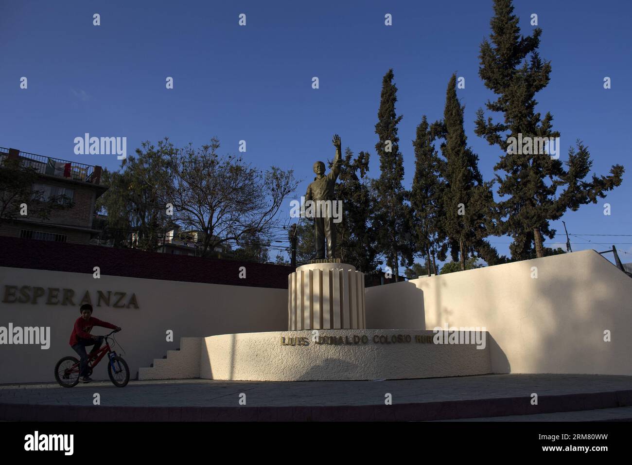 Image taken on March 21, 2014 shows a statue of late presidential candidate of the Institutional Revolutionary Party (PRI, for its acronym in Spanish) Luis Donaldo Colosio, placed where he was murdered in Unit and Hope Square in Lomas Taurinas suburb, in Tijuana city, northwest Mexico. On Sunday it will be commemorated the 20th anniversary of the murder of Luis Donaldo Colosio, occurred on March 23, 1994 at the end of an event of his presidential election campaign in Tijuana, Mexico. (Xinhua/Guillermo Arias) (jg) (fnc) MEXICO-TIJUANA-POLITICS-COLOSIO PUBLICATIONxNOTxINxCHN   Image Taken ON Mar Stock Photo