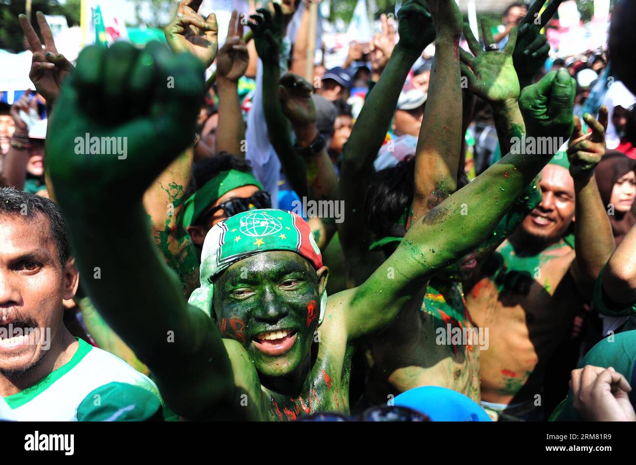 (140324) -- JAKARTA, March 24, 2014 (Xinhua) -- Supporters of Nation Awakening Party (PKB) take part in a campaign rally in Jakarta, Indonesia, March 24, 2014. Indonesia is to hold direct legislative elections on April 9 and direct presidential polls on July 9. (Xinhua/Zulkarnain) INDONESIA-JAKARTA-ELECTION CAMPAIGN PUBLICATIONxNOTxINxCHN   Jakarta March 24 2014 XINHUA Supporters of Nation Awakening Party PKB Take Part in a Campaign Rally in Jakarta Indonesia March 24 2014 Indonesia IS to Hold Direct Legislature Elections ON April 9 and Direct Presidential Polls ON July 9 XINHUA  Indonesia Jak Stock Photo