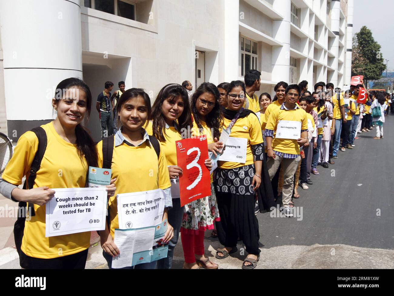 (140324) -- NEW DELHI, March 24, 2014 (Xinhua) -- Interns and doctors of All India Institute of Medical Sciences (AIIMS) display placards during an awareness program on the World Tuberculosis Day at the AIIMS campus in New Delhi, India, March 24, 2014. World Tuberculosis Day is designated to raise the common public awareness about the global epidemic disease of tuberculosis. (Xinhua/Partha Sarkar)(zhf) INDIA-NEW DELHI-WORLD TUBERCULOSIS DAY PUBLICATIONxNOTxINxCHN   New Delhi March 24 2014 XINHUA  and Doctors of All India Institute of Medical Sciences  Display placards during to Awareness Progr Stock Photo