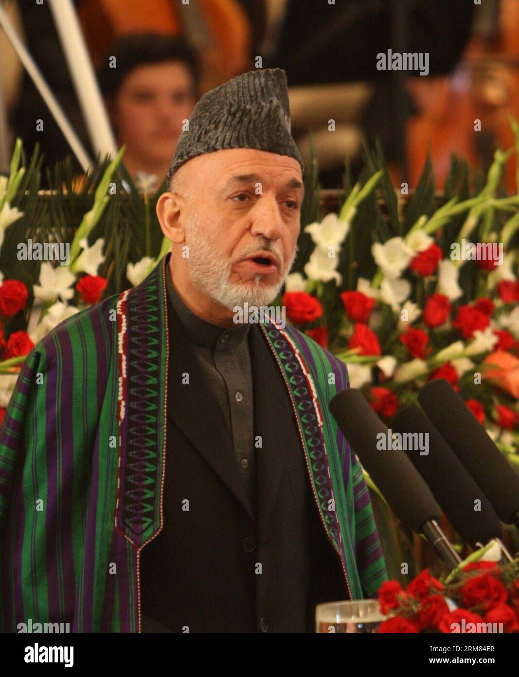 140327) -- KABUL, March 27, 2014 (Xinhua) -- Afghanistani president Hamid  Karzai addresses the New Year celebration at the presidential palace in  Kabul, Afghanistan, March 27, 2014. Visiting Iran s president Hassan