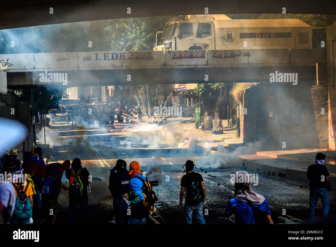 Members of the Bolivarian National Police and the Bolivarian National Guard try to disperse demonstrators during an anti-government student protest in Las Mercedes, Caracas, Venezuela, on April 12, 2014. (Xinhua/Carlos Becerra) (fnc) VENEZUELA-CARACAS-SOCIETY-PROTEST PUBLICATIONxNOTxINxCHN   Members of The Bolivarian National Police and The Bolivarian National Guard Try to  demonstrator during to Anti Government Student Protest in Las Mercedes Caracas Venezuela ON April 12 2014 XINHUA Carlos Becerra FNC Venezuela Caracas Society Protest PUBLICATIONxNOTxINxCHN Stock Photo