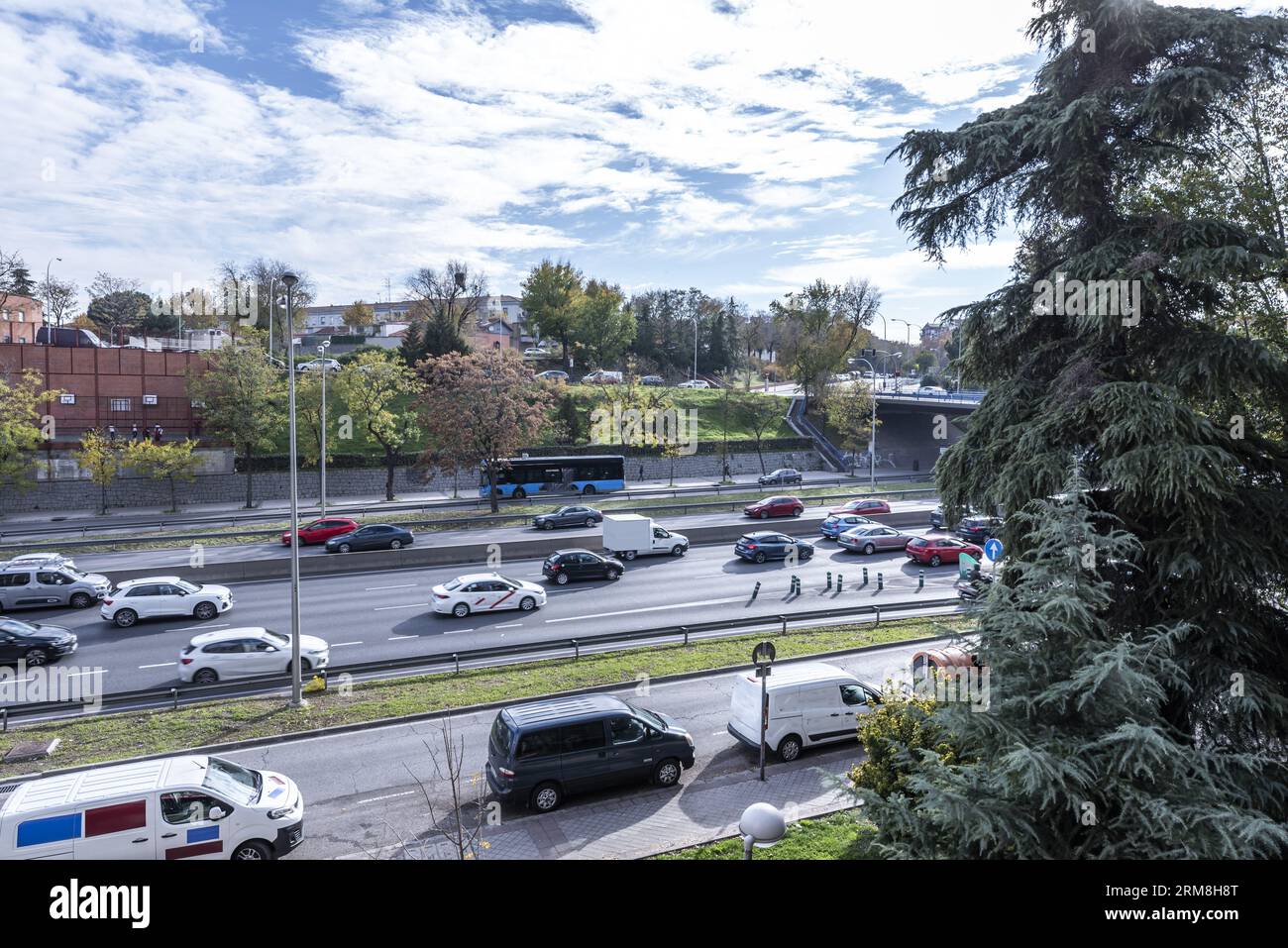 Access highway to a city with a lot of road traffic Stock Photo - Alamy