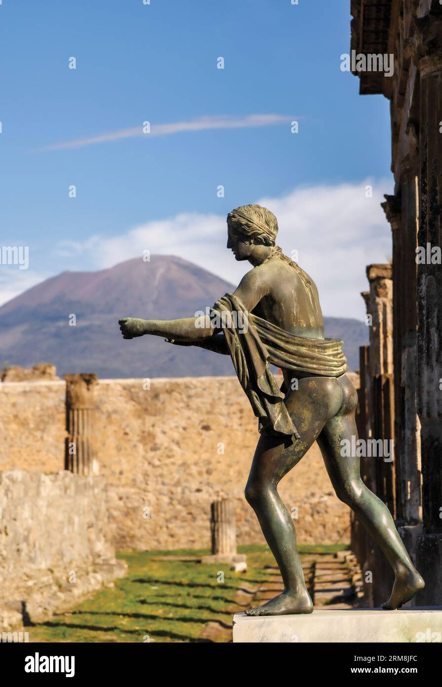Pompeii Archaeological Site, Campania, Italy.  The Sanctuary of Apollo or Temple of Apollo.  Santuario di Apollo.  Tempio di Apollo.  Mount Vesuvius i Stock Photo