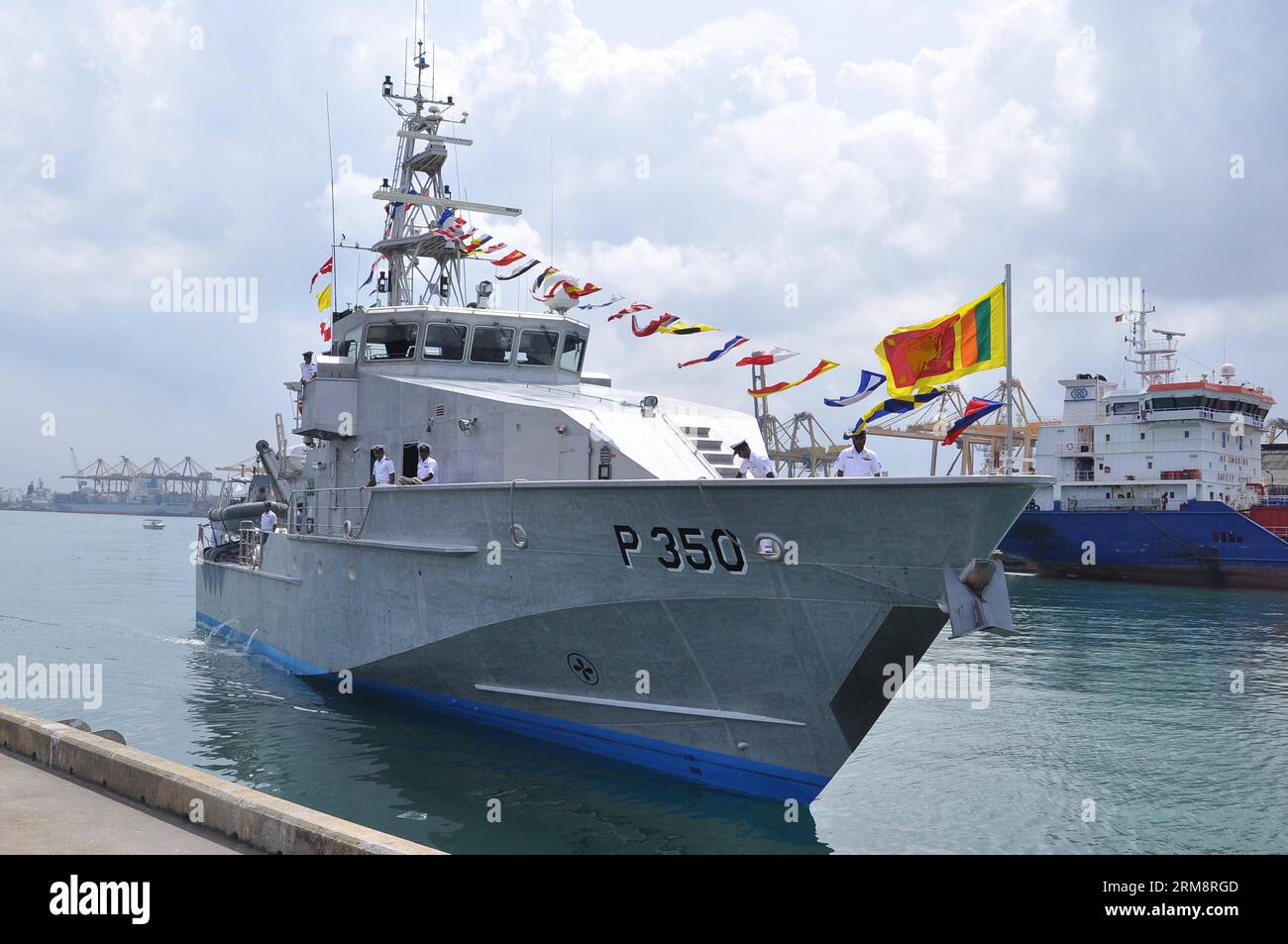 (140424) -- COLOMBO, April 24, 2014 (Xinhua) -- A Bay Class patrol vessel is seen at Colombo Port, Sri Lanka, April 24, 2014. The first Bay Class patrol vessel, a gift given by Australia to Sri Lanka to tackle people-smuggling in the region, arrived in Sri Lanka Thursday. (Xinhua/Gayan Sameera) SRI LANKA-COLOMBO-AUSTRALIAN PATROL VESSEL-PEOPLE SMUGGLING PUBLICATIONxNOTxINxCHN   Colombo April 24 2014 XINHUA a Bay Class Patrol Vessel IS Lakes AT Colombo Port Sri Lanka April 24 2014 The First Bay Class Patrol Vessel a Poison Given by Australia to Sri Lanka to Tackle Celebrities smuggling in The R Stock Photo