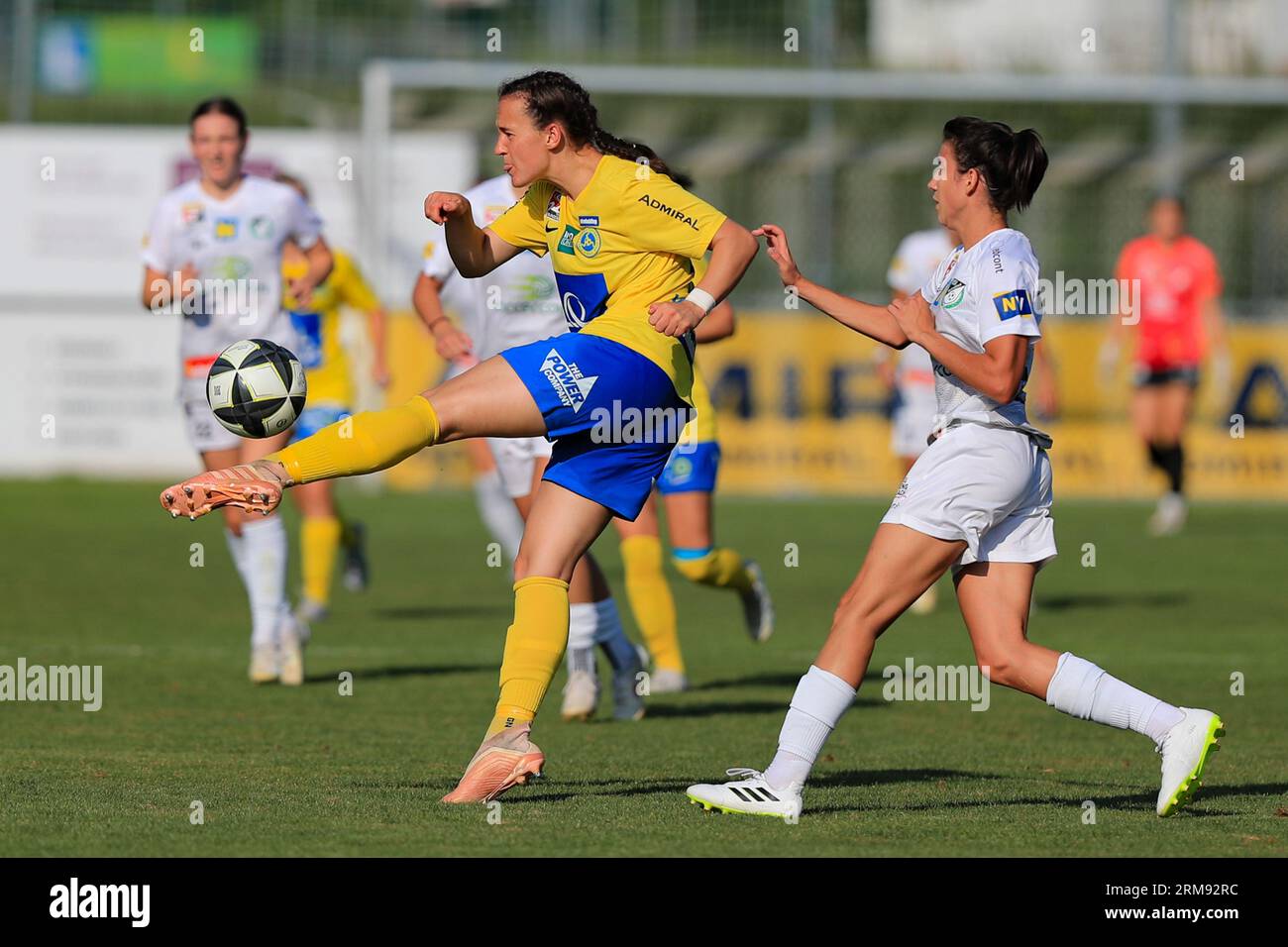 Isabell Schneiderbauer (4 First Vienna FC) clearing the ball during the Admiral Frauen Bundesliga match Neulengbach vs Vienna at Wienerwald Stadion (Tom Seiss/ SPP) Credit: SPP Sport Press Photo. /Alamy Live News Stock Photo
