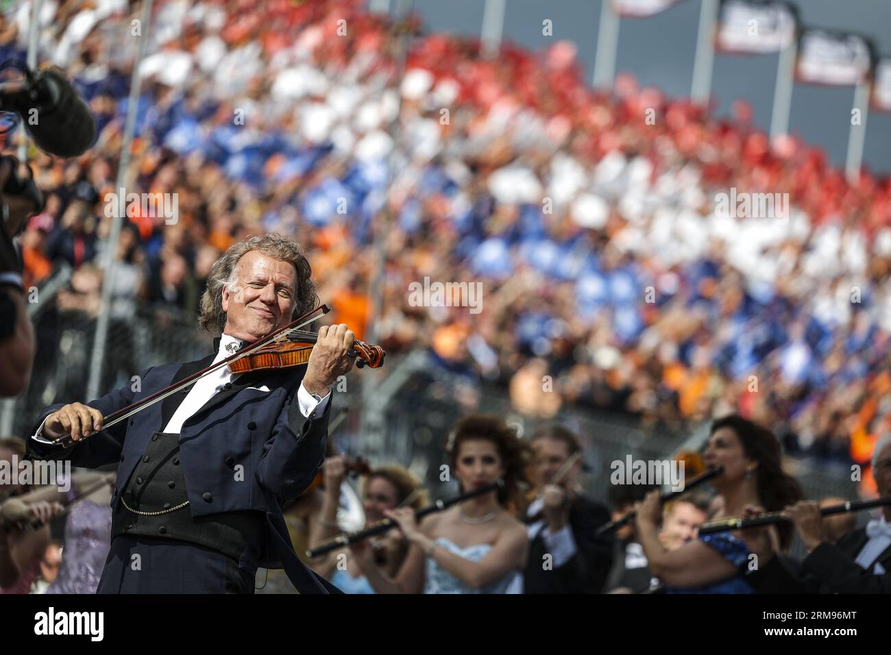 Zandvoort, Netherlands 27/08/2023, Andre Rieu playing the dutch hymn before the start during the 2023 Formula 1 Heineken Dutch Grand Prix, 13th round of the 2023 Formula One World Championship from August 25 to 28, 2023 on the Zandvoort Circuit, in Zandvoort, Netherlands Credit: Independent Photo Agency/Alamy Live News Stock Photo