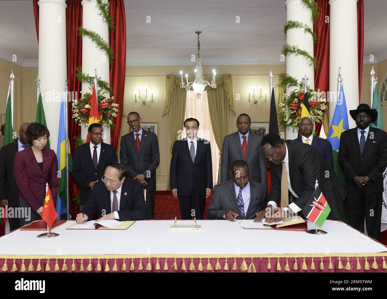 (140511) -- NAIROBI, May 11, 2014 (Xinhua) -- Chinese Premier Li Keqiang (C) attends the signing ceremony of the Mombasa-Nairobi railway agreement with Kenyan President Uhuru Kenyatta (3rd R, rear), Ugandan President Yoweri Museveni (2nd R, rear), Rwandan President Paul Kagame (5th R, rear), and South Sudan s President Salva Kiir (R, rear), as well as representatives from Tanzania, Burundi and African Development Bank, at the State House in Nairobi, Kenya, May 11, 2014. (Xinhua/Li Xueren) (zgp) KENYA-CHINA-LI KEQIANG-RAILWAY AGREEMENT-SIGNING PUBLICATIONxNOTxINxCHN   Nairobi May 11 2014 XINHUA Stock Photo