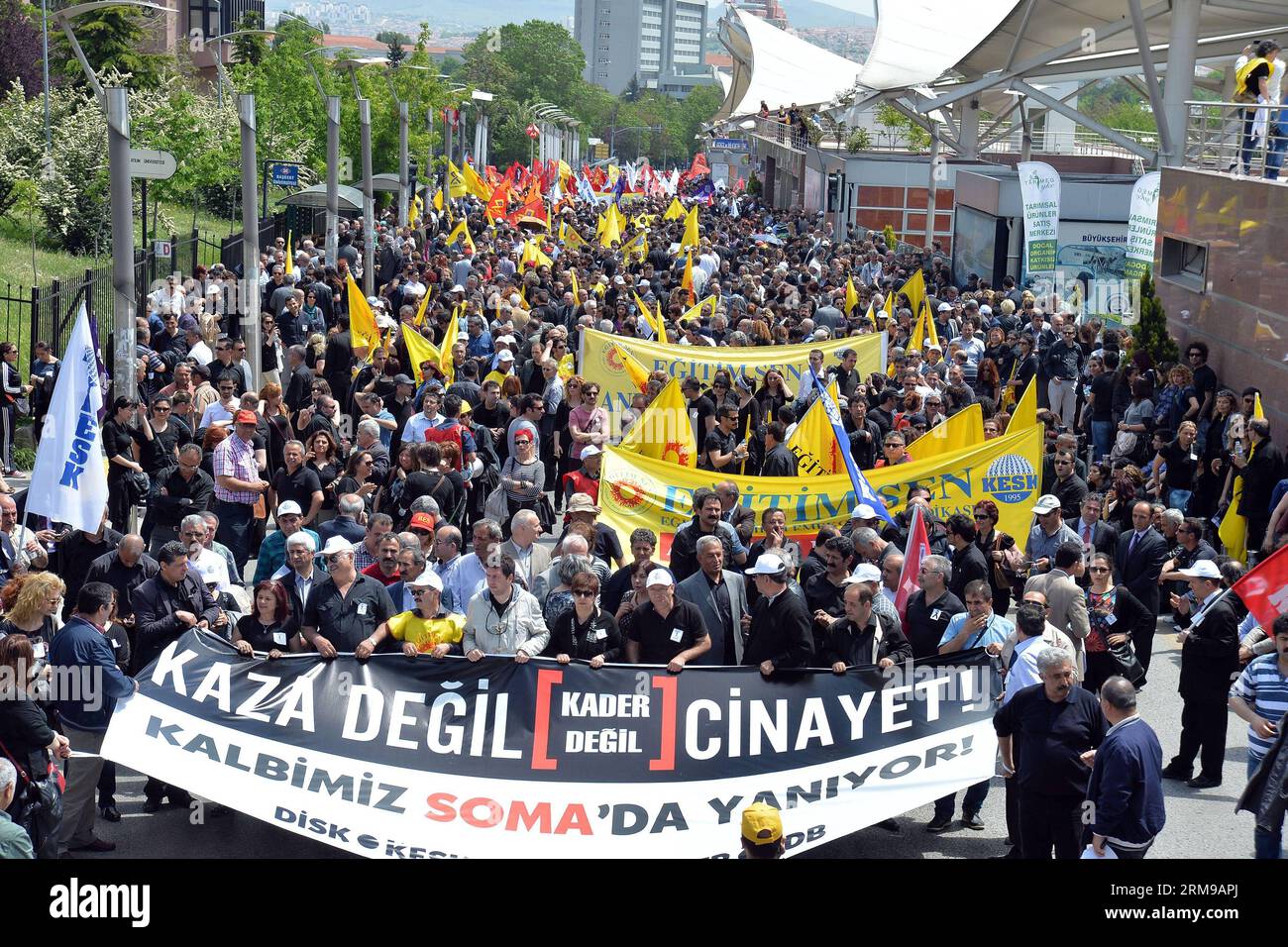 (140515) -- ANKARA, May 15, 2014 (Xinhua) -- People attend a protest in Ankara, May 15, 2014. A protest erupted in Turkey s capital on Thursday, demanding the government to resign for the responsibility of the Soma mine blast.(Xinhua/Mustafa Kaya) TURKEY-ANKARA-SOMA MINE-PROTEST PUBLICATIONxNOTxINxCHN   Ankara May 15 2014 XINHUA Celebrities attend a Protest in Ankara May 15 2014 a Protest erupted in Turkey S Capital ON Thursday demanding The Government to RESIGN for The Responsibility of The Soma Mine Blast XINHUA Mustafa Kaya Turkey Ankara Soma Mine Protest PUBLICATIONxNOTxINxCHN Stock Photo