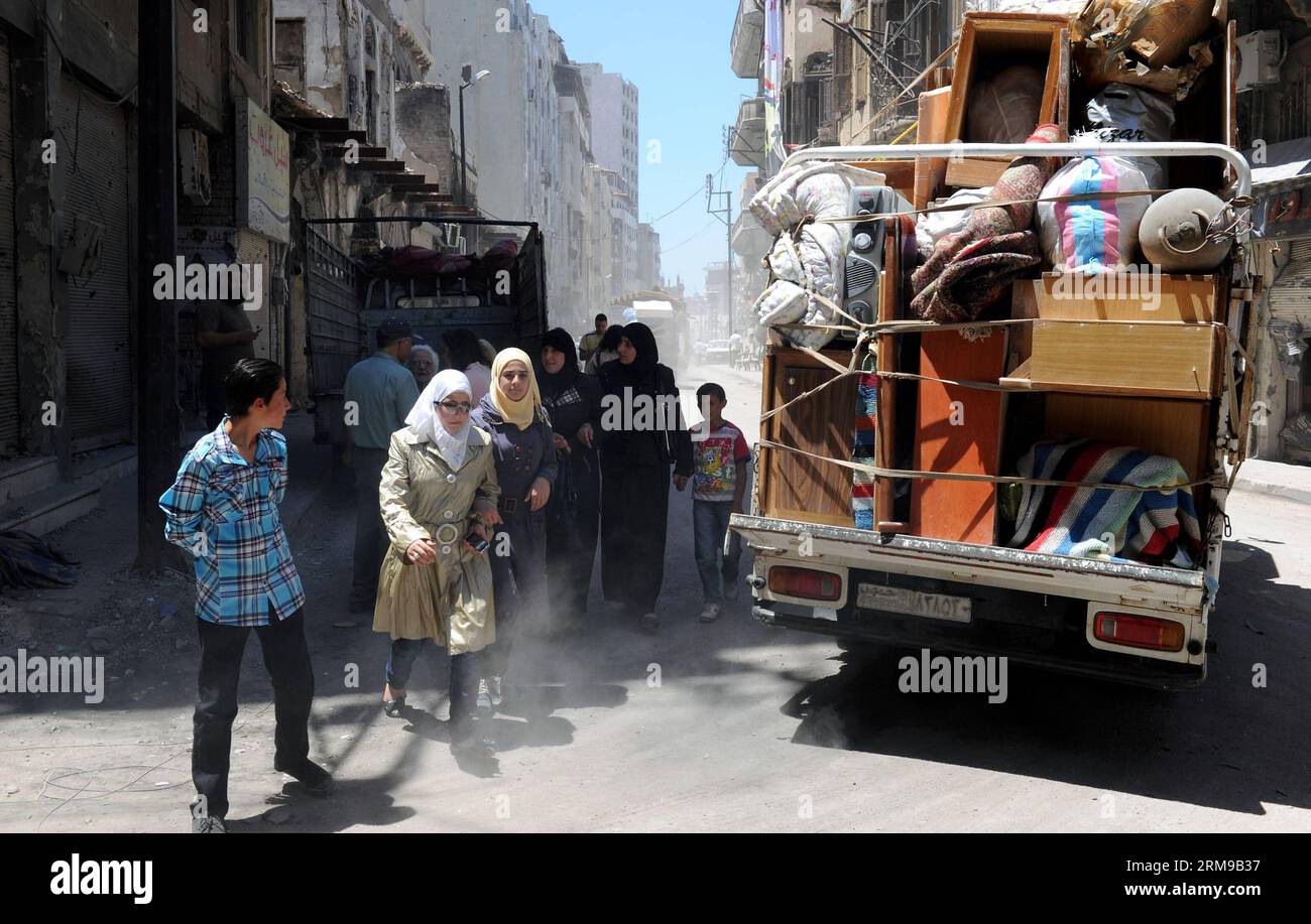 HOMS, May 15, 2014 - People return to check their houses in the old city of Homs, Syria, May 15, 2014. The war-torn old city of Homs are left empty of arms and armed rebels but debris and wreckages following the evacuation of the last batch of rebels. (Xinhua/Zhang Naijie) (zw) SYRIA-HOMS-RESIDENT RETURN PUBLICATIONxNOTxINxCHN   Homs May 15 2014 Celebrities Return to Check their Houses in The Old City of Homs Syria May 15 2014 The was Torn Old City of Homs are left Empty of Arms and Armed Rebels but debris and Wreckage following The Evacuation of The Load Batch of Rebels XINHUA Zhang  ZW Syria Stock Photo