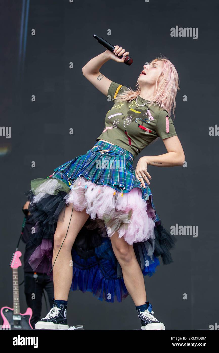 Leeds, UK. Sunday 27 August 2023 Arabella Latham, known professionally as Baby Queen performing at Leeds Festival 2023 in Bramham Park  © Jason Richardson / Alamy Live News Stock Photo