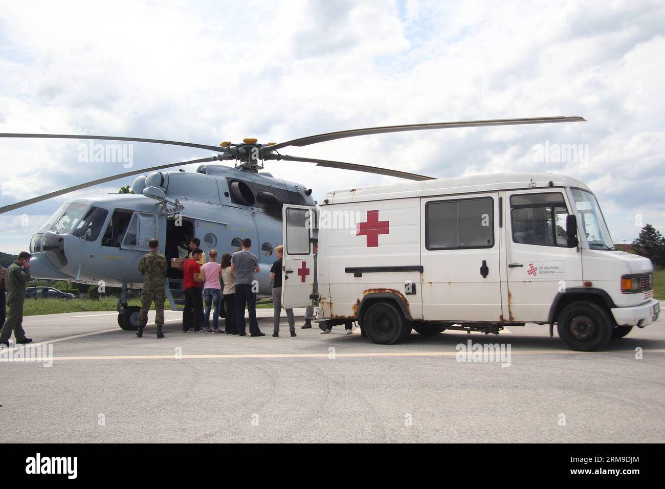 BANJA LUKA, May 19, 2014 (Xinhua) -- A Croatian helicopter loads medicines and water, and will leave for flood-hit Bijeljina, in Banja Luka, capital of Republika Srpska, an entity of Bosnia and Herzegovina on May 19, 2014. (Xinhua/Borislav Zdrinja) (zjy) BOSNIA AND HERZEGOVINA-FLOODS- RELIEF PUBLICATIONxNOTxINxCHN   Banja Luka May 19 2014 XINHUA a Croatian Helicopter loads Medicines and Water and will Leave for Flood Hit  in Banja Luka Capital of Republika Srpska to entity of Bosnia and Herzegovina ON May 19 2014 XINHUA Borislav   Bosnia and Herzegovina floods Relief PUBLICATIONxNOTxINxCHN Stock Photo