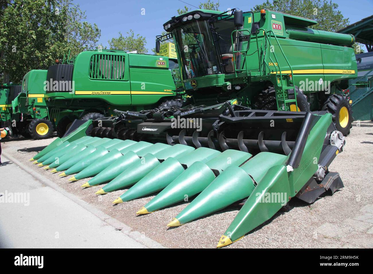 Picture taken on May 23, 2014 shows that machines are displaying during the Novi Sad agriculture fair, in Novi Sad, Serbia. About 1,500 companies participated in the 2014 agriculture fair in Novi Sad, Serbia. The 81st International Agricultural Fair that opened on May 20 displays the latest machines and other products from agricultural industry, as well as livestock.(Xinhua/Nemanja Cabric) (cy) SERBIA-NOVI SAD-AGRICULTURE FAIR PUBLICATIONxNOTxINxCHN   Picture Taken ON May 23 2014 Shows Thatcher Machines are displaying during The Novi Sad Agriculture Fair in Novi Sad Serbia About 1 500 Companie Stock Photo