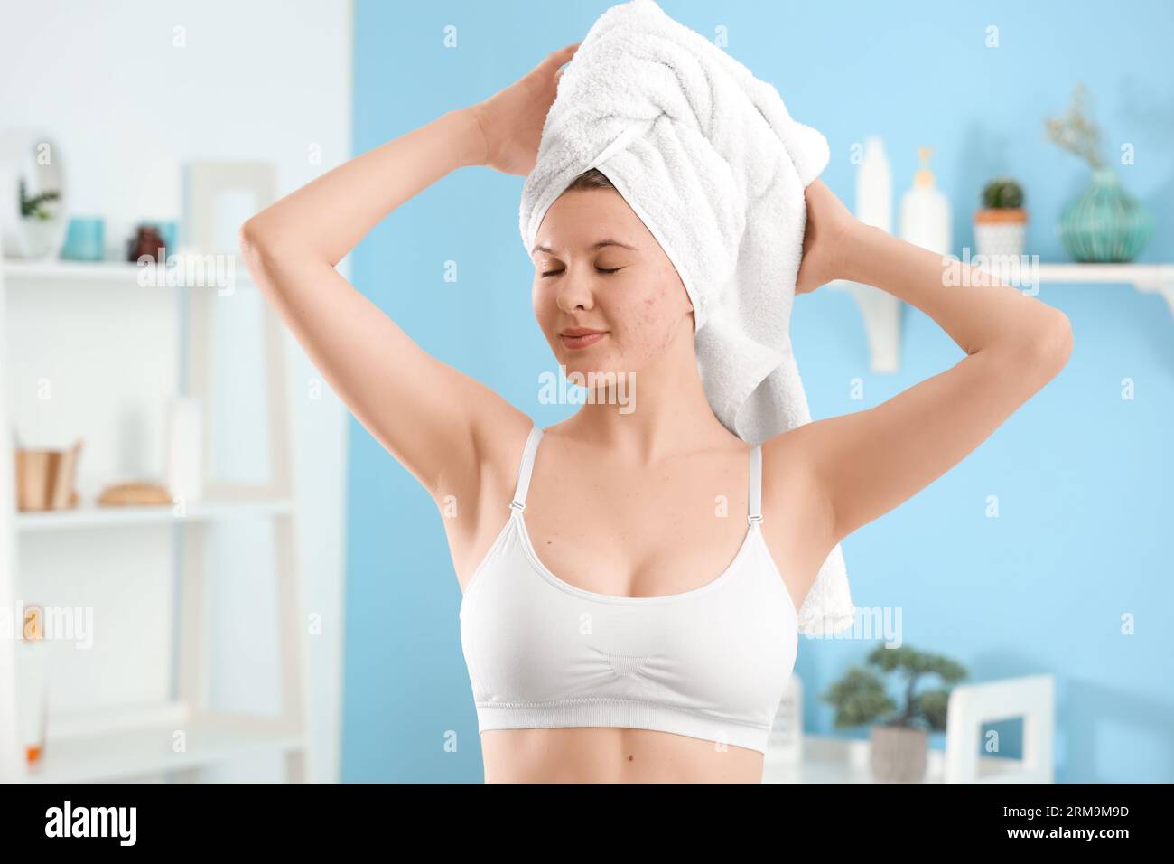 Teen female shower bathroom hi-res stock photography and images - Alamy