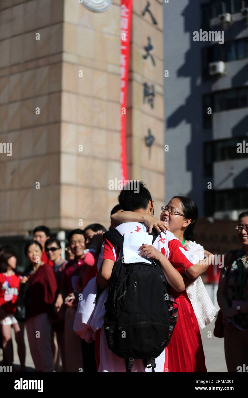 A teacher embraces her student outside an exam site of the national college entrance exam at High School Affiliated to China s People University in Beijing, capital of China, June 7, 2014. The exam, known as the gaokao , began on Saturday. A total of 9.39 million people have registered for the exam this year to vie for 6.98 million vacancies in universities and colleges. (Xinhua/Wang Zhen) (lfj) CHINA-NATIONAL COLLEGE ENTRANCE EXAMINATION (CN) PUBLICATIONxNOTxINxCHN   a Teacher embraces her Student outside to Exam Site of The National College Entrance Exam AT High School Affiliated to China S Stock Photo