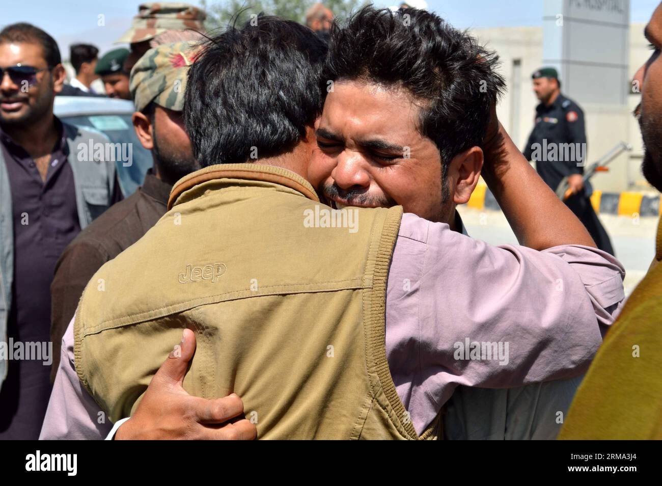 (140614) -- QUETTA, June 14, 2014 (Xinhua) -- People mourn over the death of a provincial lawmaker at a hospital in southwest Pakistan s Quetta on June 14, 2014. At least four people including a provincial lawmaker were killed and several others were injured in four separate incidents of firing and bomb explosions in Pakistan on Saturday, local media and officials said. (Xinhua/Irfan) PAKISTAN-QUETTA-ATTACK PUBLICATIONxNOTxINxCHN   Quetta June 14 2014 XINHUA Celebrities Morne Over The Death of a Provincial lawmaker AT a Hospital in Southwest Pakistan S Quetta ON June 14 2014 AT least Four Cele Stock Photo