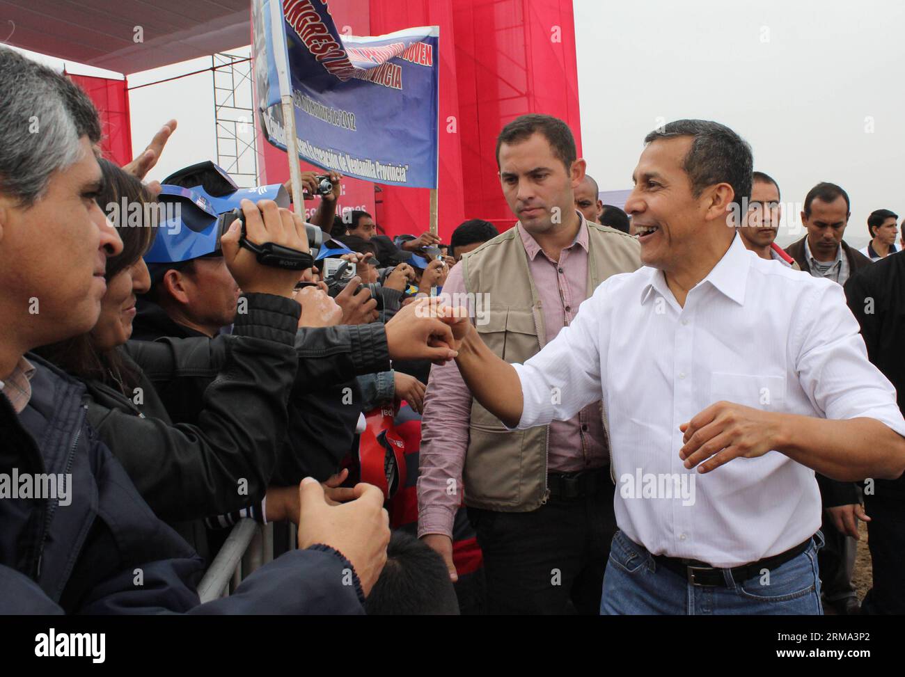 CALLAO, June 14, 2014 (Xinhua) -- President of Peru Ollanta Humala (R) greets residents during the ceremony of the start of works of expansion and improvement system of drinking water and sewer for the Pachacutec Macro Project , in the district of Ventanilla, Constitutional of Callao Province, department of Lima, Peru, on June 14, 2014. The project will provide that more than 230,000 people to have drinking water and sewer in their homes, according to local press. (Xinhua/Luis Camacho) (jp) PERU-CALLAO-POLITICS-HUMALA PUBLICATIONxNOTxINxCHN   Callao June 14 2014 XINHUA President of Peru Ollant Stock Photo