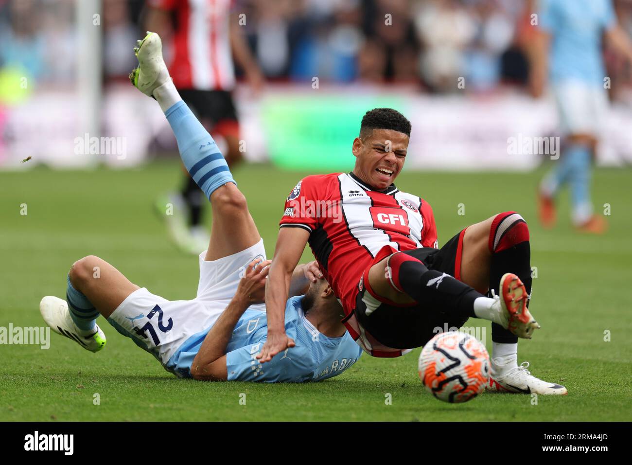 Sheffield United's William Osula (right) and Manchester City's Josko Gvardiol battle for the ball during the Premier League match at Bramall Lane, Sheffield. Picture date: Sunday August 27, 2023. Stock Photo