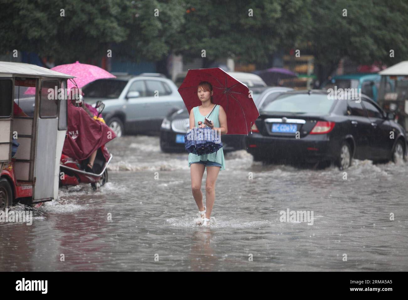 (140618) -- QUANZHOU, June 18, 2014 (Xinhua) -- A resident walks on a flooded road in Quanzhou County of Guilin, south China s Guangxi Zhuang Autonomous Region, June 18, 2014. A rainstorm hit seven counties and cities of Guilin on Wednesday. (Xinhua/Wang Zichuang) (lfj) CHINA-GUANGXI-GUILIN-WATERLOGGING (CN) PUBLICATIONxNOTxINxCHN   Quanzhou June 18 2014 XINHUA a Resident Walks ON a flooded Road in Quanzhou County of Guilin South China S Guangxi Zhuang Autonomous Region June 18 2014 a Rainstorm Hit Seven Counties and CITIES of Guilin ON Wednesday XINHUA Wang Zichuang  China Guangxi Guilin wate Stock Photo