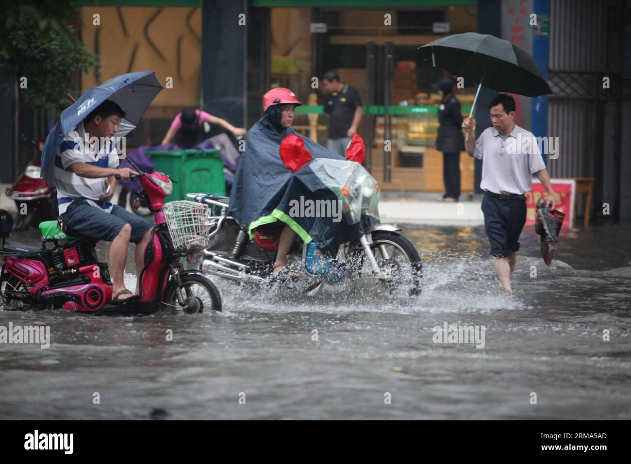 (140618) -- QUANZHOU, June 18, 2014 (Xinhua) -- Residents ride motorcycles on a flooded road in Quanzhou County of Guilin City, south China s Guangxi Zhuang Autonomous Region, June 18, 2014. A rainstorm hit seven counties and cities of Guilin on Wednesday. (Xinhua/Wang Zichuang) (lfj) CHINA-GUANGXI-GUILIN-WATERLOGGING (CN) PUBLICATIONxNOTxINxCHN   Quanzhou June 18 2014 XINHUA Residents Ride Motorcycles ON a flooded Road in Quanzhou County of Guilin City South China S Guangxi Zhuang Autonomous Region June 18 2014 a Rainstorm Hit Seven Counties and CITIES of Guilin ON Wednesday XINHUA Wang Zichu Stock Photo