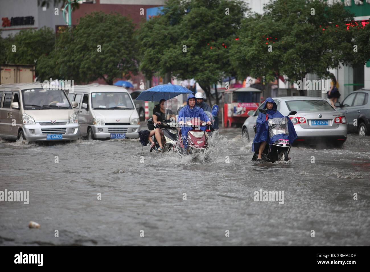 (140618) -- QUANZHOU, June 18, 2014 (Xinhua) -- Residents ride motorcycles on a flooded road in Quanzhou County of Guilin, south China s Guangxi Zhuang Autonomous Region, June 18, 2014. A rainstorm hit seven counties and cities of Guilin on Wednesday. (Xinhua/Wang Zichuang) (lfj) CHINA-GUANGXI-GUILIN-WATERLOGGING (CN) PUBLICATIONxNOTxINxCHN   Quanzhou June 18 2014 XINHUA Residents Ride Motorcycles ON a flooded Road in Quanzhou County of Guilin South China S Guangxi Zhuang Autonomous Region June 18 2014 a Rainstorm Hit Seven Counties and CITIES of Guilin ON Wednesday XINHUA Wang Zichuang  China Stock Photo