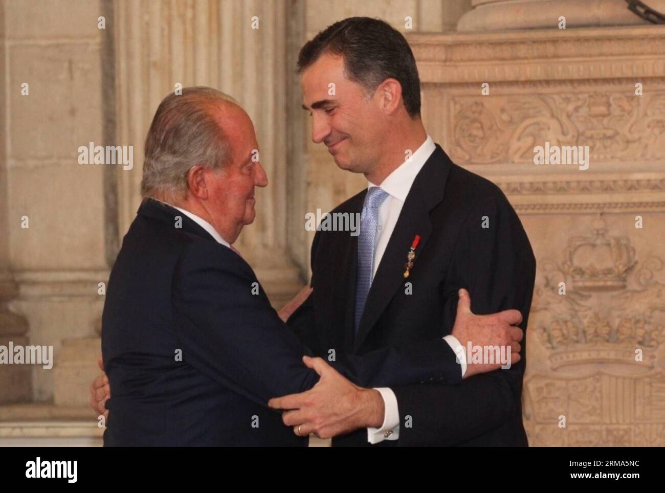 The King Juan Carlos I de Borbon (L) of Spain embraces his son Felipe de Borbon after signing the law on his abdication at the Royal Palace of Madrid in Madrid, June 18, 2014. The King signed on Wednesday the law on his abdication in order to give the crown to his son Felipe de Borbon, who will be King of Spain at Wednesday midnight. (Xinhua) SPAIN-MADRID-KING-ABDICATION BILL-SIGNMENT PUBLICATIONxNOTxINxCHN   The King Juan Carlos I de Borbon l of Spain embraces His Sun Felipe de Borbon After Signing The Law ON His abdication AT The Royal Palace of Madrid in Madrid June 18 2014 The King signed Stock Photo