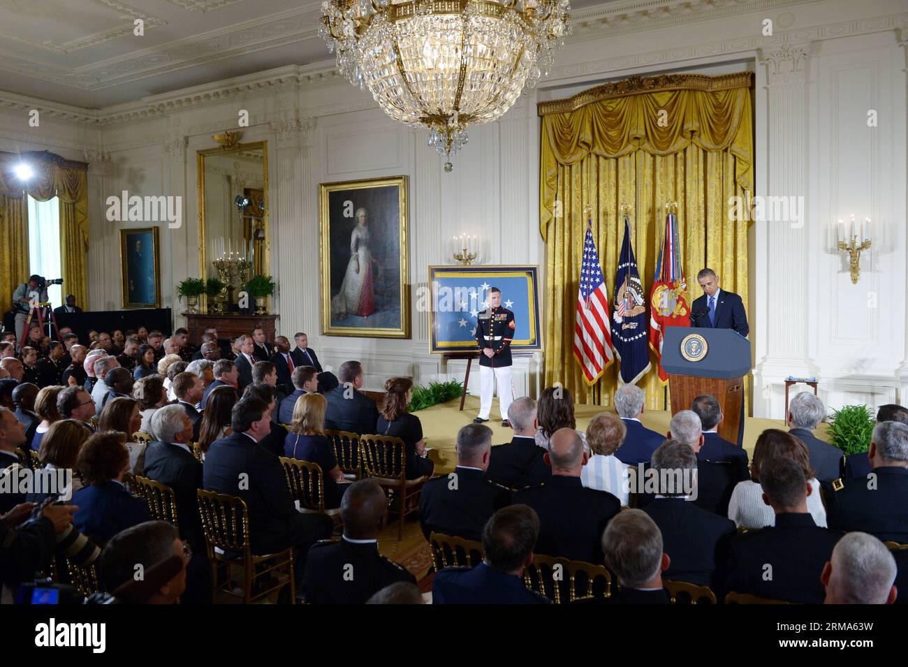 (140619) -- WASHINGTON D.C., June 19, 2014 (Xinhua) -- U.S. President Barack Obama (R) speaks at a ceremony for awarding William Kyle Carpenter (L) with the Medal of Honor in the East Room of the White House in Washington D.C., the United States, on June 19, 2014. Carpenter received the medal for covering a grenade to save fellow Marines during a Taliban attack in November 2010. Carpenter is the eighth living recipient chosen for the highest military award. (Xinhua/Yin Bogu) US-WASHINGTON D.C.-MEDAL OF HONOR-CARPENTER PUBLICATIONxNOTxINxCHN   Washington D C June 19 2014 XINHUA U S President Ba Stock Photo