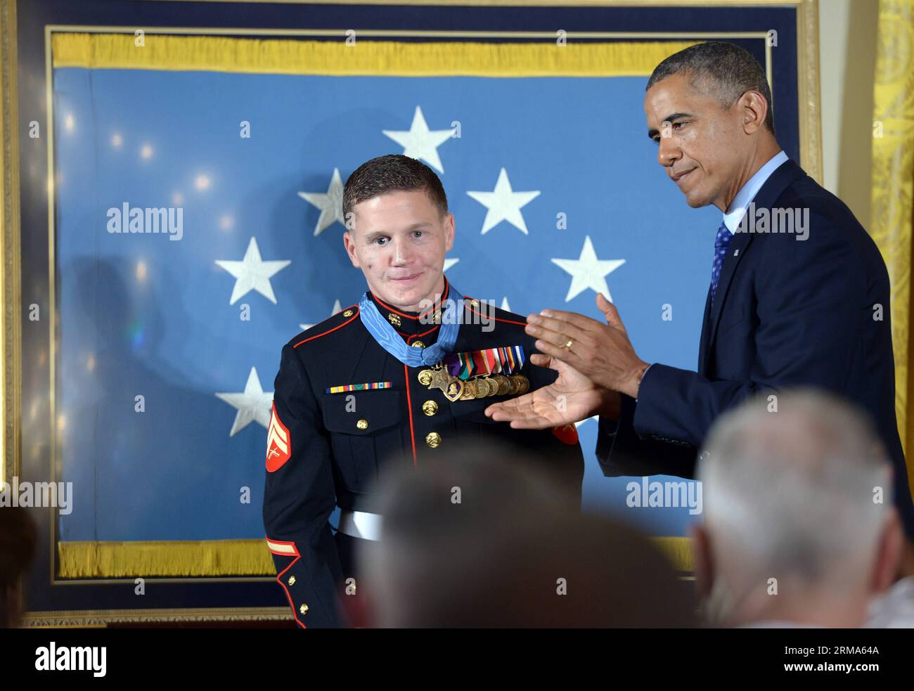 (140619) -- WASHINGTON D.C., June 19, 2014 (Xinhua) -- U.S. President Barack Obama (R) applauds at a ceremony after awarding William Kyle Carpenter (L) with the Medal of Honor in the East Room of the White House in Washington D.C., the United States, on June 19, 2014. Carpenter received the medal for covering a grenade to save fellow Marines during a Taliban attack in November 2010. Carpenter is the eighth living recipient chosen for the highest military award. (Xinhua/Yin Bogu) US-WASHINGTON D.C.-MEDAL OF HONOR-CARPENTER PUBLICATIONxNOTxINxCHN   Washington D C June 19 2014 XINHUA U S Presiden Stock Photo