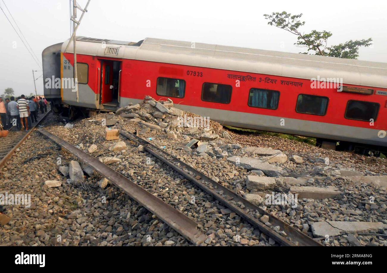 (140625) -- CHHAPRA, June 25, 2014 (Xinhua) -- A train known as Rajdhani Express is seen derailed near Chhapra town, some 75 km from the state capital of Bihar Ptana, India, June 25, 2014. At least four people were killed after an express passenger train from the Indian capital to the northeast city of Dibrugarh derailed in the eastern state of Bihar early Wednesday morning, said officials and local media reports. (Xinhua/Stringer) INDIA-CHHAPRA-TRAIN DERAILMENT PUBLICATIONxNOTxINxCHN   June 25 2014 XINHUA a Train known As  Shipping IS Lakes DERAILED Near  Town Some 75 km from The State Capita Stock Photo