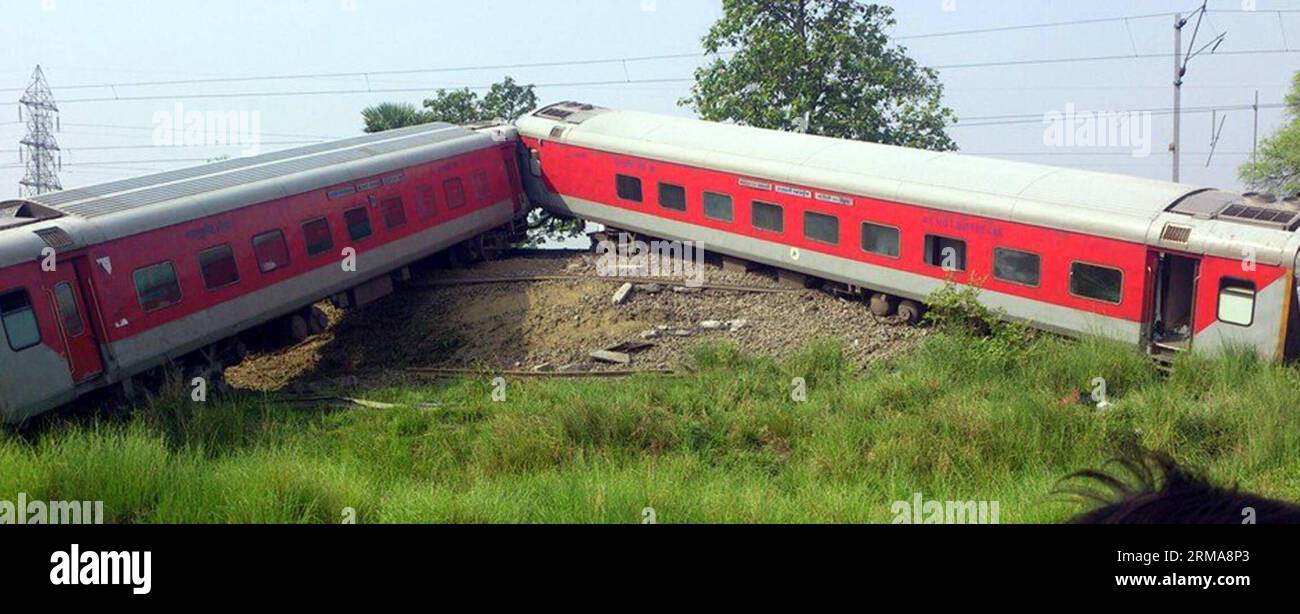 (140625) -- CHHAPRA, June 25, 2014 (Xinhua) -- A train known as Rajdhani Express is seen derailed near Chhapra town, some 75 km from the state capital of Bihar Ptana, India, June 25, 2014. At least four people were killed after an express passenger train from the Indian capital to the northeast city of Dibrugarh derailed in the eastern state of Bihar early Wednesday morning, said officials and local media reports. (Xinhua/Stringer) INDIA-CHHAPRA-TRAIN DERAILMENT PUBLICATIONxNOTxINxCHN   June 25 2014 XINHUA a Train known As  Shipping IS Lakes DERAILED Near  Town Some 75 km from The State Capita Stock Photo