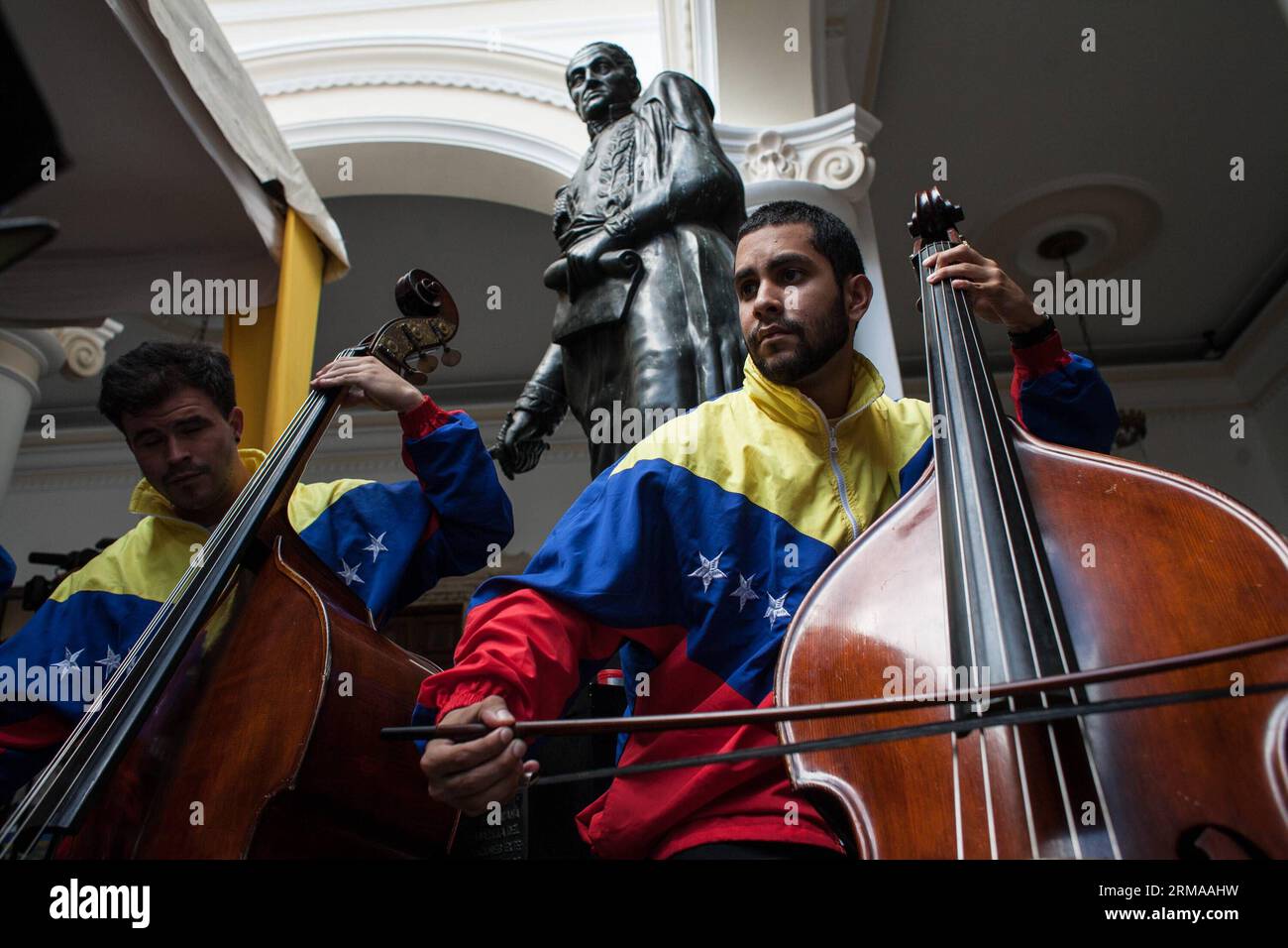 The Francisco de Miranda Youth Symphonic Orchestra performs during the opening ceremony of the photo exhibition Achievements between China and Venezuela marking the 40th anniversary of the establishment of the diplomatic relations between China and Venezuela, in Caracas June 28, 2014. Venezuelan Chancellor Elias Jaua and Chinese Ambassador to Venezuela Zhao Rongxia attendeded the opening ceremony on Saturday. (Xinhua/Boris Vergara) (jp) (da) (zjl) VENEZUELA-CHINA-RELATIONS-COMMEMORATION PUBLICATIONxNOTxINxCHN   The Francisco de Miranda Youth Symphonic Orchestra performs during The Opening Cere Stock Photo