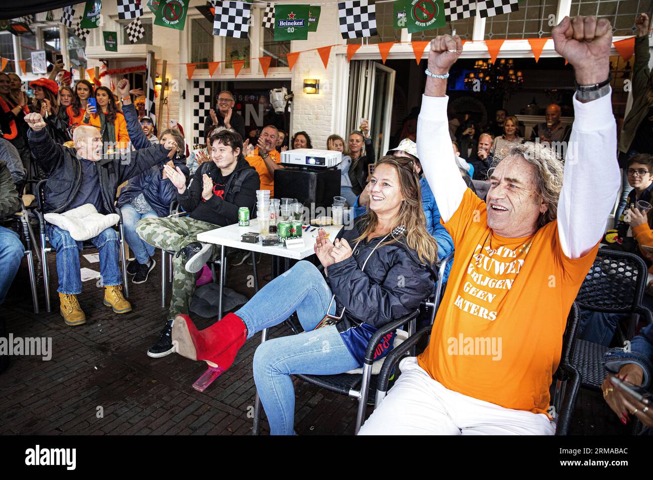 ZANDVOORT People cheer at a restaurant in the Haltestraat after Max