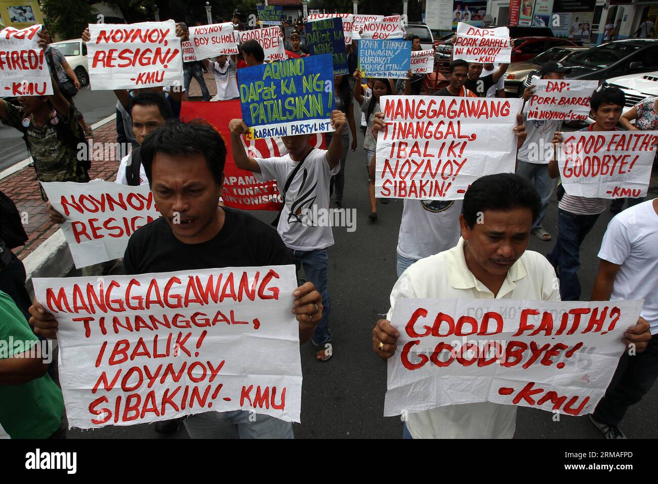(140707) -- MANILA, July 7, 2014 (Xinhua) -- Activists hold placards as they call for President Aquino III to step down from office during a protest rally in Manila, the Philippines, July 7, 2014. A former government official on Monday filed another impeachment complaint against Philippine President Benigno Aquino III for bribery and violation of the Philippine Constitution. (Xinhua/Rouelle Umali) THE PHILIPPINES-MANILA-IMPEACHMENT COMPLAINT PUBLICATIONxNOTxINxCHN   Manila July 7 2014 XINHUA activists Hold placards As They Call for President Aquino III to Step Down from Office during a Protest Stock Photo