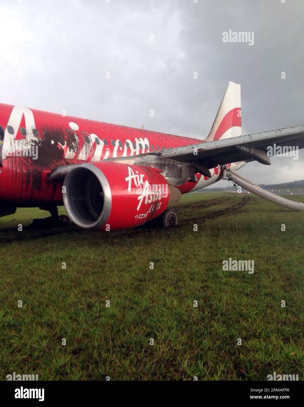 (140707) -- BANDAR SERI BEGAWAN, July 7, 2014 (Xinhua) -- The skidded plane is seen at the Brunei International Airport in Bandar Seri Begawan, Brunei, July 7, 2014. An AirAsia flight AK278 with 102 passengers and seven crew members on board from Kuala Lumpur to Brunei skidded the runway at the Brunei International Airport Monday afternoon while it was trying to land during a heavy rain in the counry. Nobody was injured in the accident. (Xinhua/Jeffrey Wong) BRUNEI-BANDAR SERI BEGAWAN-PLANE-SKID THE RUNWAY PUBLICATIONxNOTxINxCHN   Bandar Seri Begawan July 7 2014 XINHUA The skidded Plane IS Lak Stock Photo