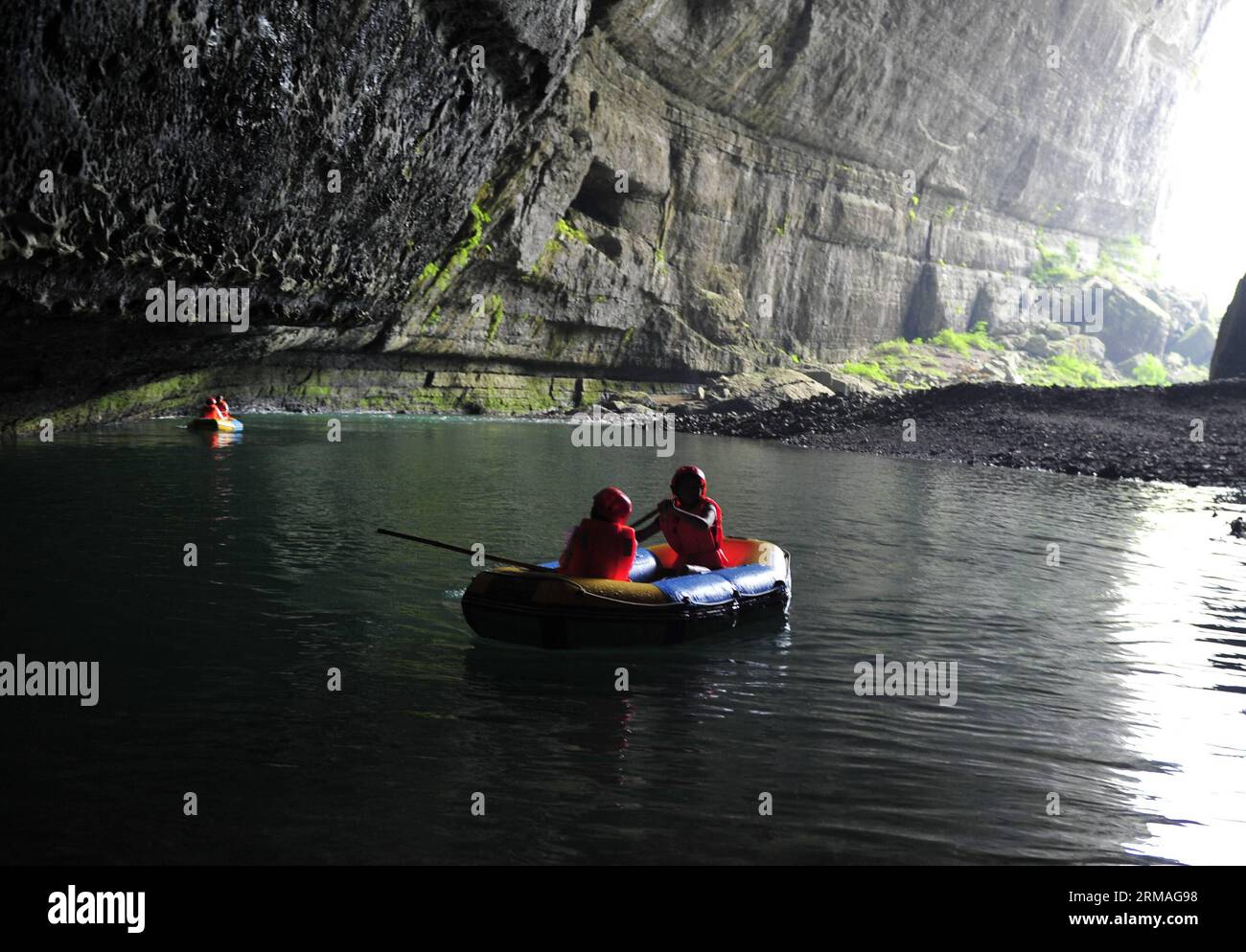 (140708) -- XIANFENG, July 8, 2014 (Xinhua) -- Tourists enjoy rafting in a cave within the Huangjindong Scenic Area in Xianfeng County, central China s Hubei Province, July 8, 2014. Many people sought refuge in whitewater rafting against the summer heat. (Xinhua/Yang Shunpi) (lmm) CHINA-SUMMER-LEISURE-RAFTING (CN) PUBLICATIONxNOTxINxCHN   Xian Feng July 8 2014 XINHUA tourists Enjoy Rafting in a Cave Within The  Scenic Area in Xian Feng County Central China S Hubei Province July 8 2014 MANY Celebrities sought Refuge in Whitewater Rafting against The Summer Heat XINHUA Yang Shunpi lmm China Summ Stock Photo