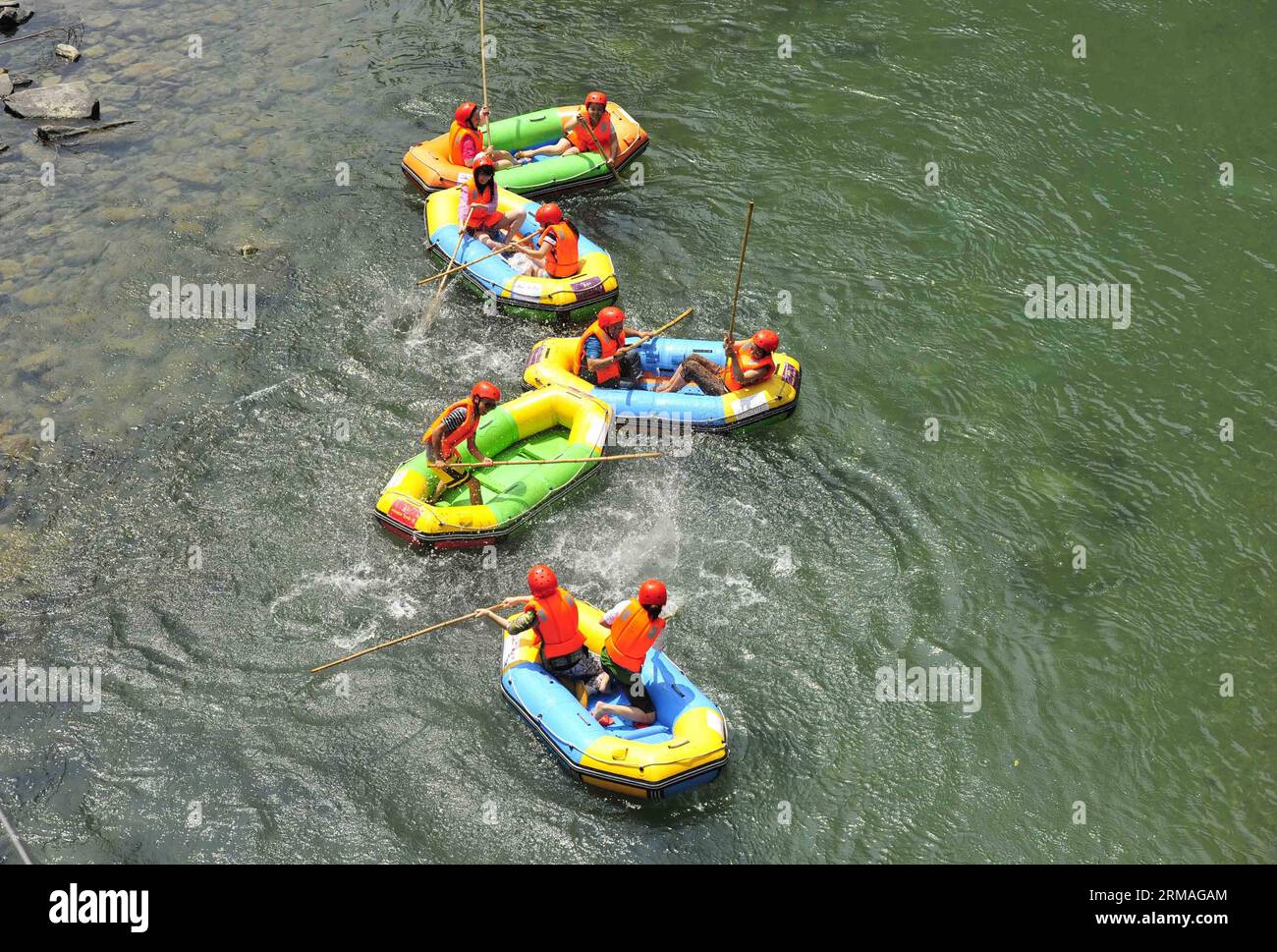 (140708) -- XIANFENG, July 8, 2014 (Xinhua) -- Tourists enjoy rafting within the Huangjindong Scenic Area in Xianfeng County, central China s Hubei Province, July 8, 2014. Many people sought refuge in whitewater rafting against the summer heat. (Xinhua/Yang Shunpi) (lmm) CHINA-SUMMER-LEISURE-RAFTING (CN) PUBLICATIONxNOTxINxCHN   Xian Feng July 8 2014 XINHUA tourists Enjoy Rafting Within The  Scenic Area in Xian Feng County Central China S Hubei Province July 8 2014 MANY Celebrities sought Refuge in Whitewater Rafting against The Summer Heat XINHUA Yang Shunpi lmm China Summer Leisure Rafting C Stock Photo