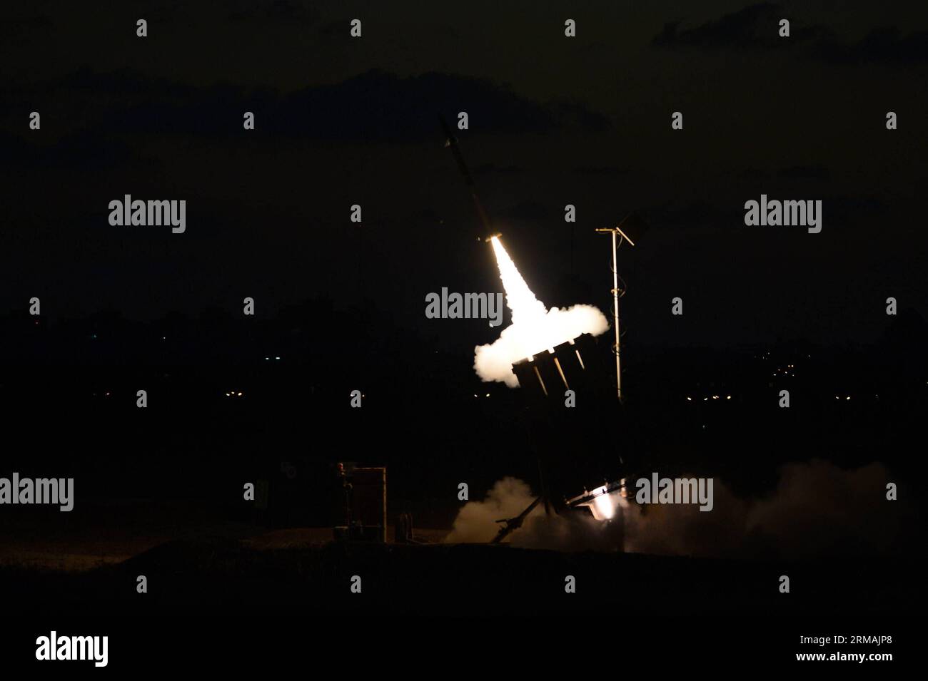 Missile interception system hires stock photography and images Alamy