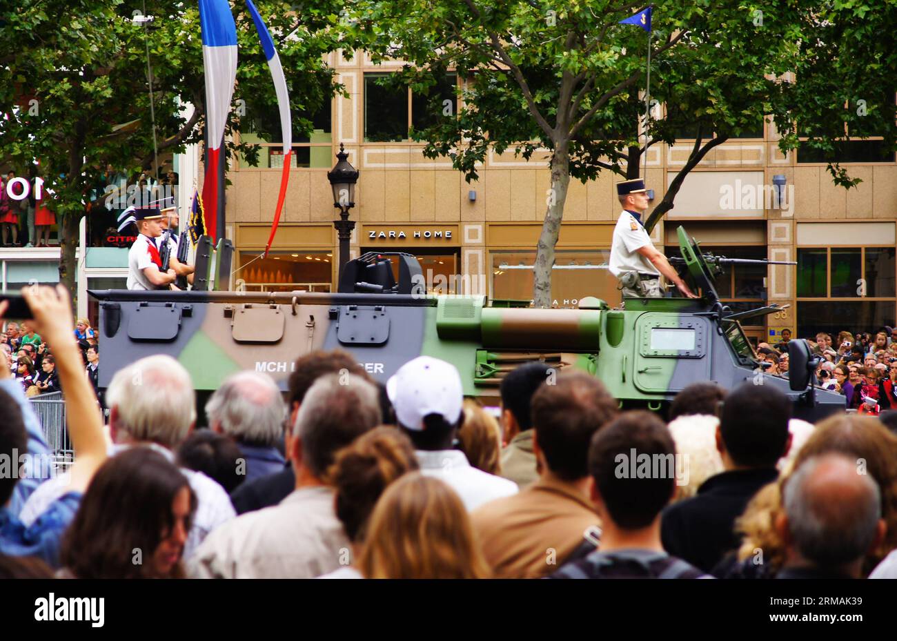 (140714) -- PARIS, July 14, 2014 (Xinhua) -- People watch the annual Bastille Day military parade on the Champs Elysees Avenue in Paris, France, on July 14, 2014. France celebrated National Day with a grand parade, which was participated by troops from 80 nations. (Xinhua/Li Genxing) FRANCE-PARIS-BASTILLE DAY-MILITARY PARADE PUBLICATIONxNOTxINxCHN   Paris July 14 2014 XINHUA Celebrities Watch The Annual Bastille Day Military Parade ON The Champs Elysees Avenue in Paris France ON July 14 2014 France celebrated National Day With a Grand Parade Which what participated by Troops from 80 Nations XI Stock Photo