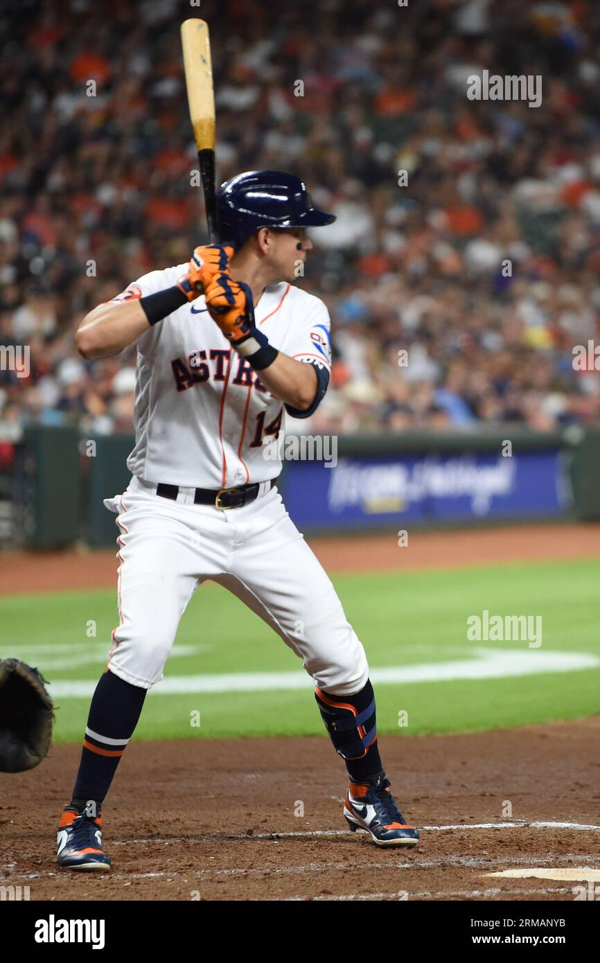 Houston Astros second baseman Mauricio Dubon (14) batting in the sixth ...