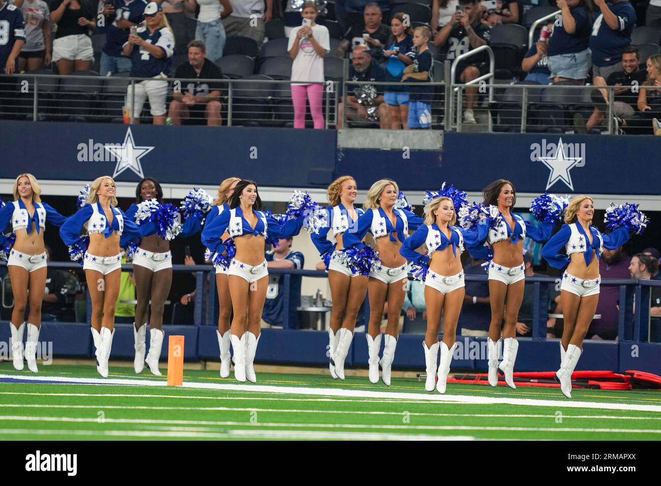 Las Vegas Raiders cheerleaders perform against the Los Angeles Chargers  during the first half of an NFL football game, Sunday, Dec. 4, 2022, in Las  Vegas. (AP Photo/Rick Scuteri Stock Photo - Alamy