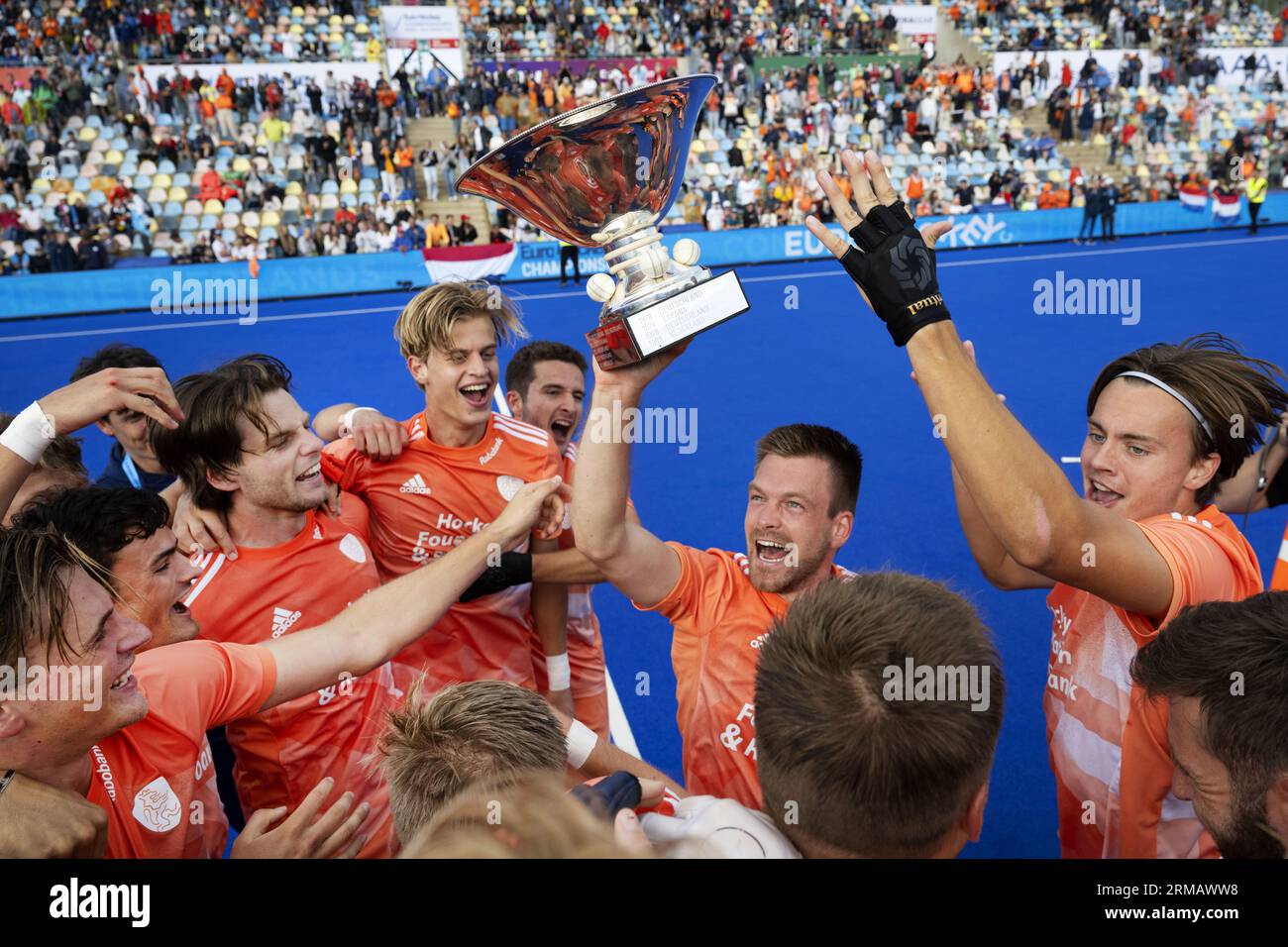 MONCHENGLADBACH - Thierry Brinkman of the Netherlands with the cup. The  men's hockey team became European champion by beating England 2-1 in the  final at the European Hockey Championship and thus qualified