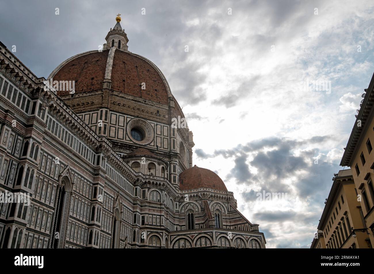 The Renaissance of the Cupola del Brunelleschi (Brunelleschi's dome) designed in the 15th century by Filippo Brunelleschi, on the roof of the Santa Ma Stock Photo
