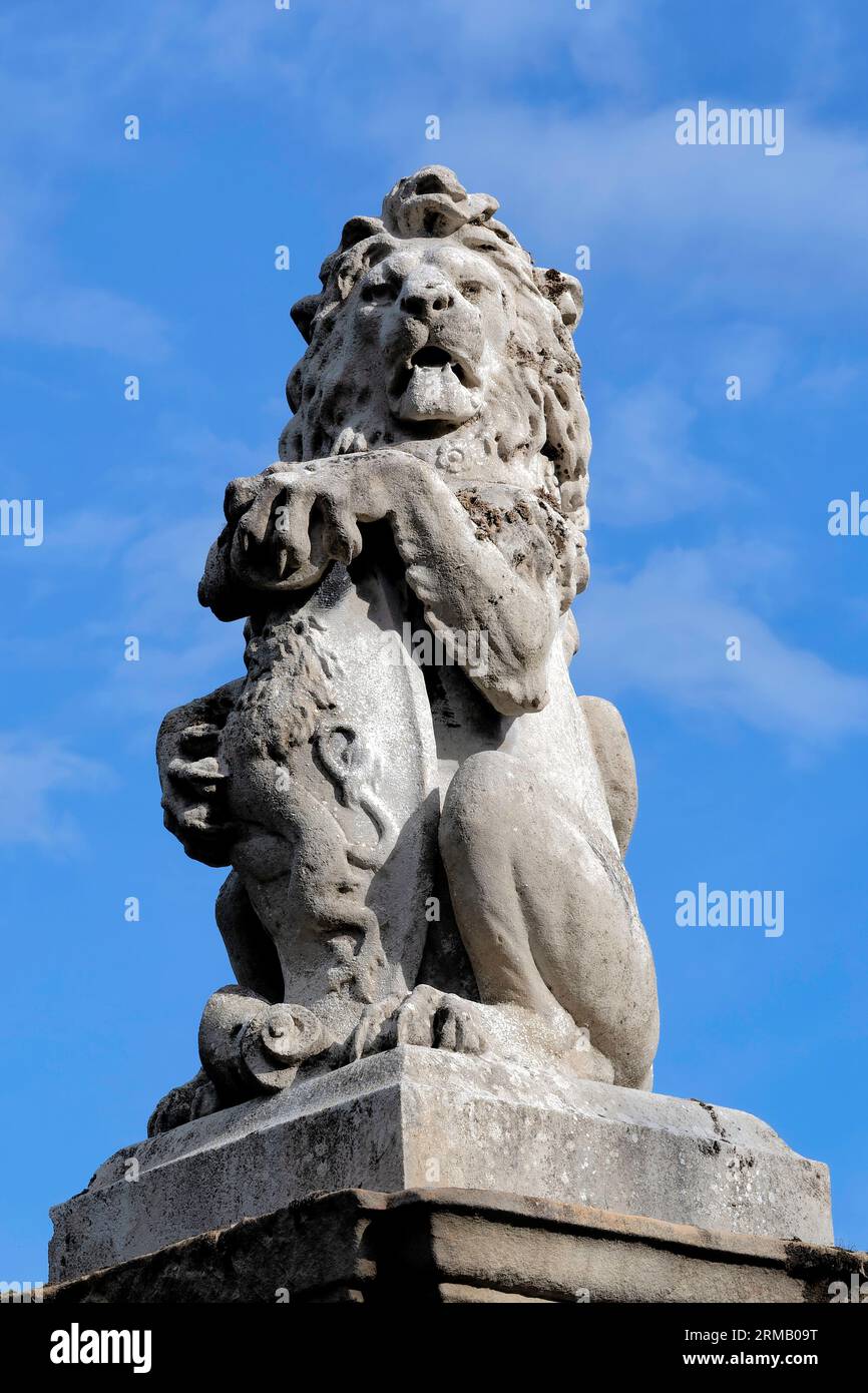 A Lion guards the entrance gate at Crewe Hall Stock Photo