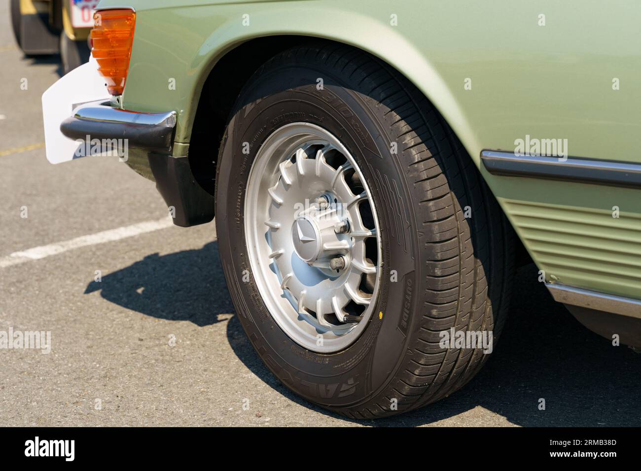 Mercedes sl class 450 sl hi-res stock photography and images - Alamy
