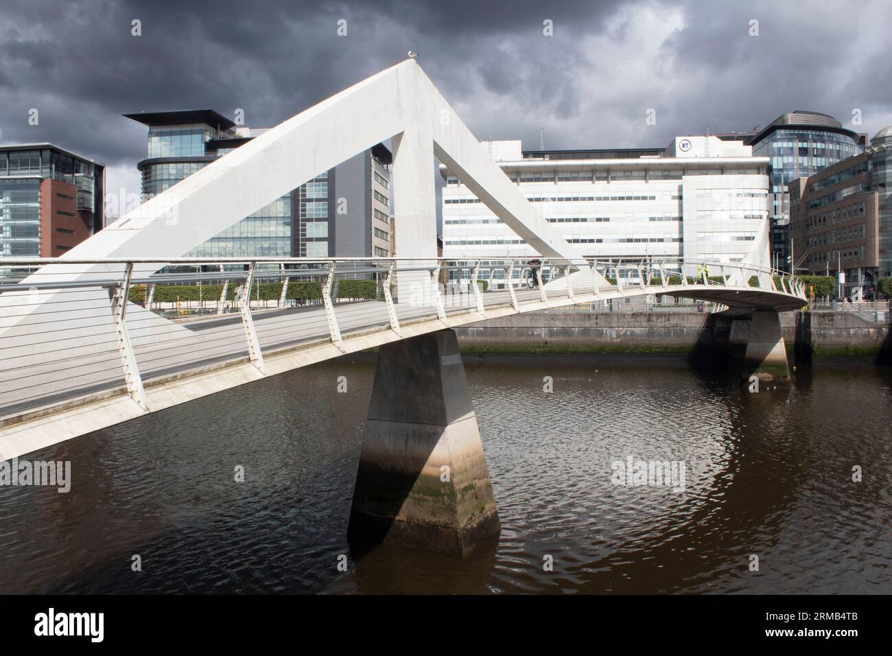 The Broomielaw-Tradeston Bridge - Squiggly Bridge - over the River Clyde in Glasgow Scotland UK Stock Photo